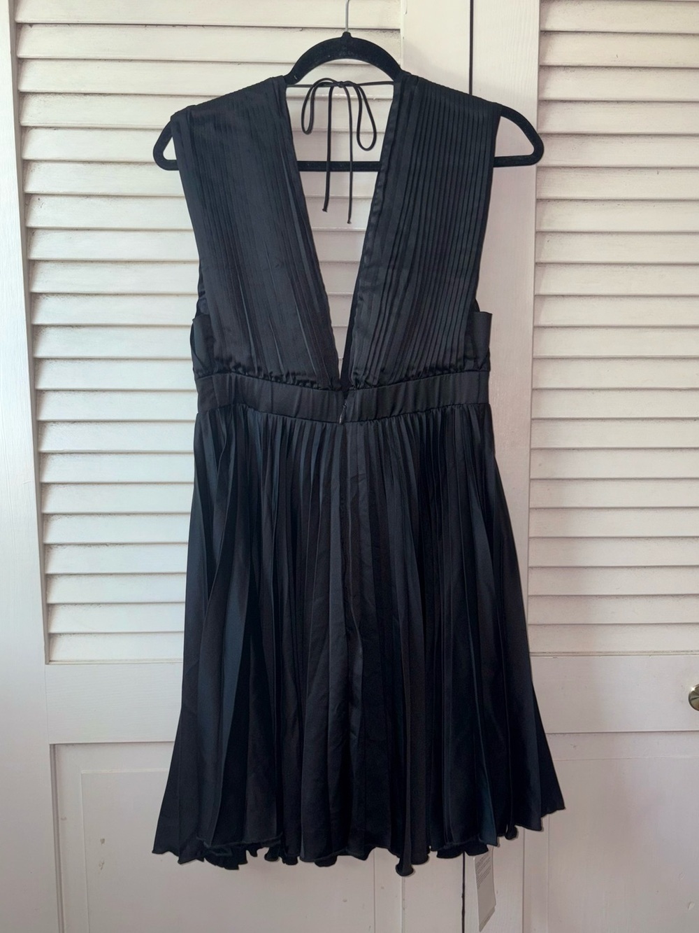 NWT Abercrombie Plunge Pleated Mini Dress M Tall Black Holiday Party - Picture 3 of 8